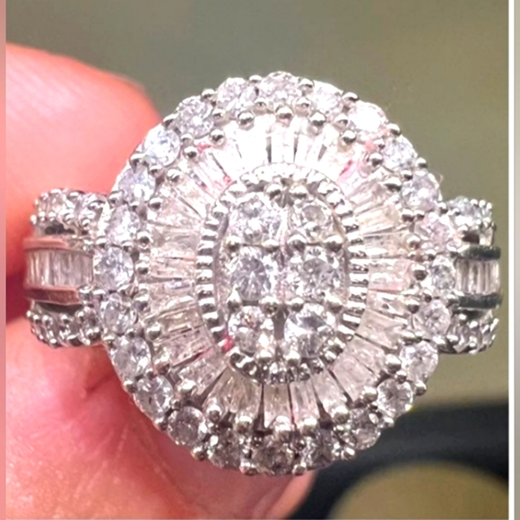 SOLID 10K GOLD Jewelry - 1.00ctw solid 10k gold genuine diamond ring Stunning 😍 ✨️❤️For Mel